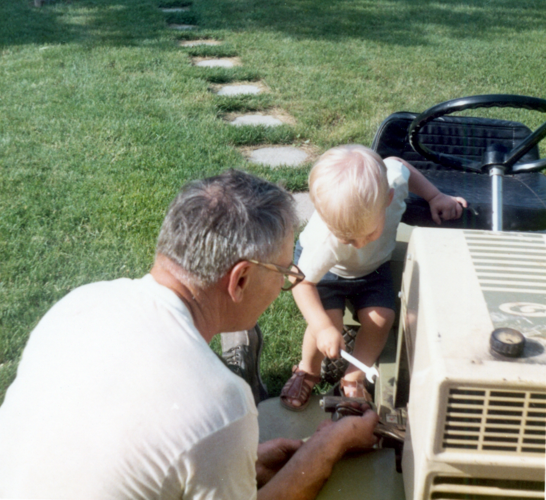 1972-04-Travis-Gramphi.jpg